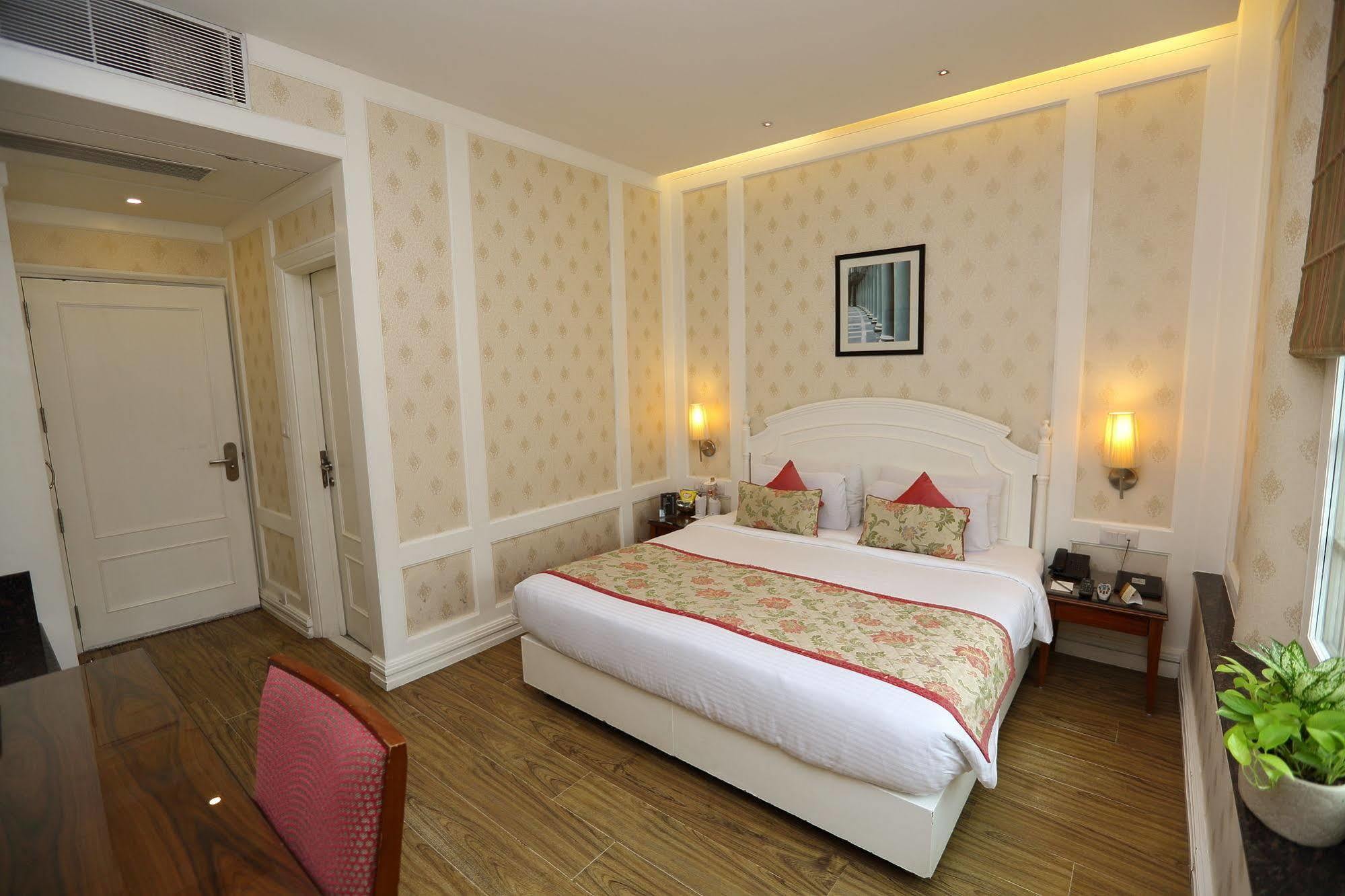 Hotel Bright New Delhi Bagian luar foto