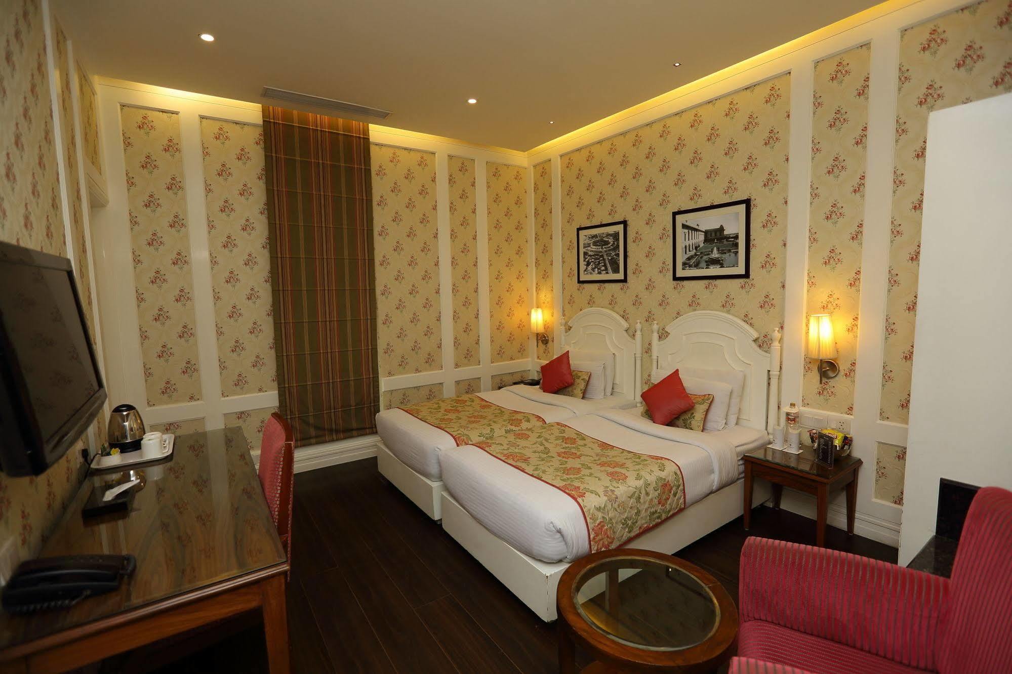 Hotel Bright New Delhi Bagian luar foto