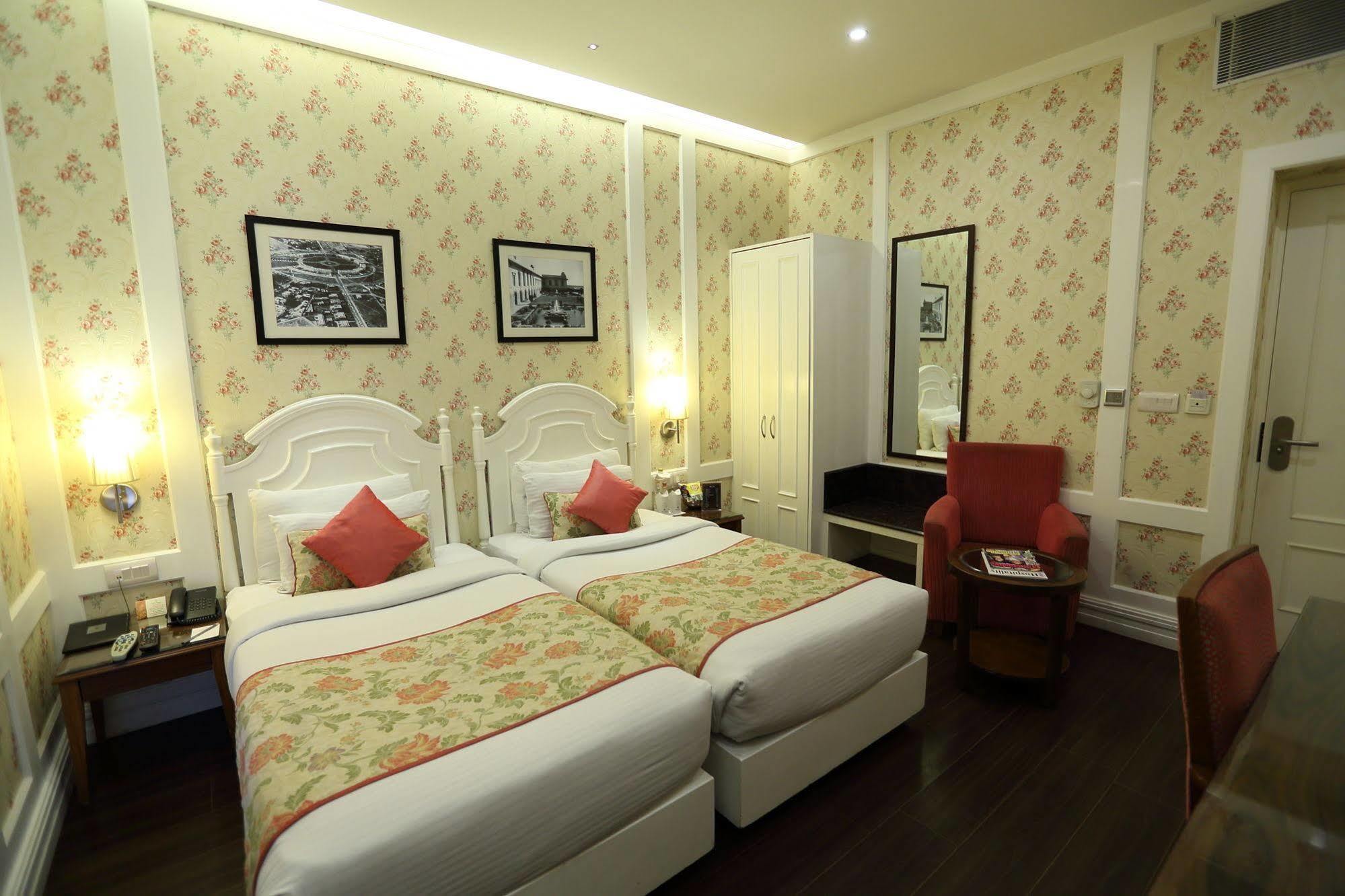Hotel Bright New Delhi Bagian luar foto