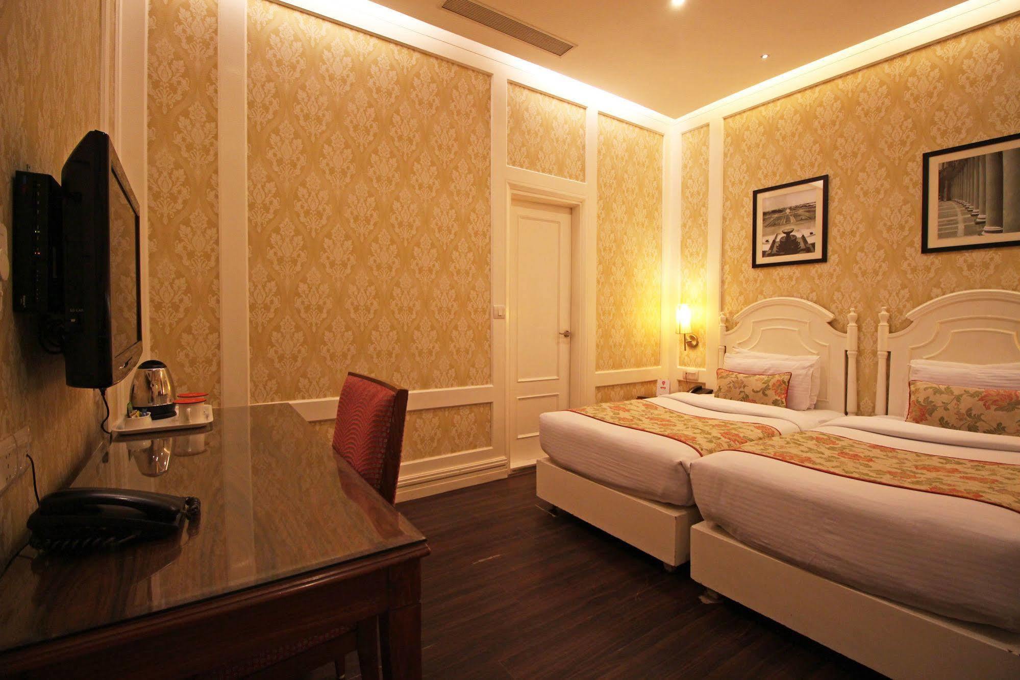 Hotel Bright New Delhi Bagian luar foto