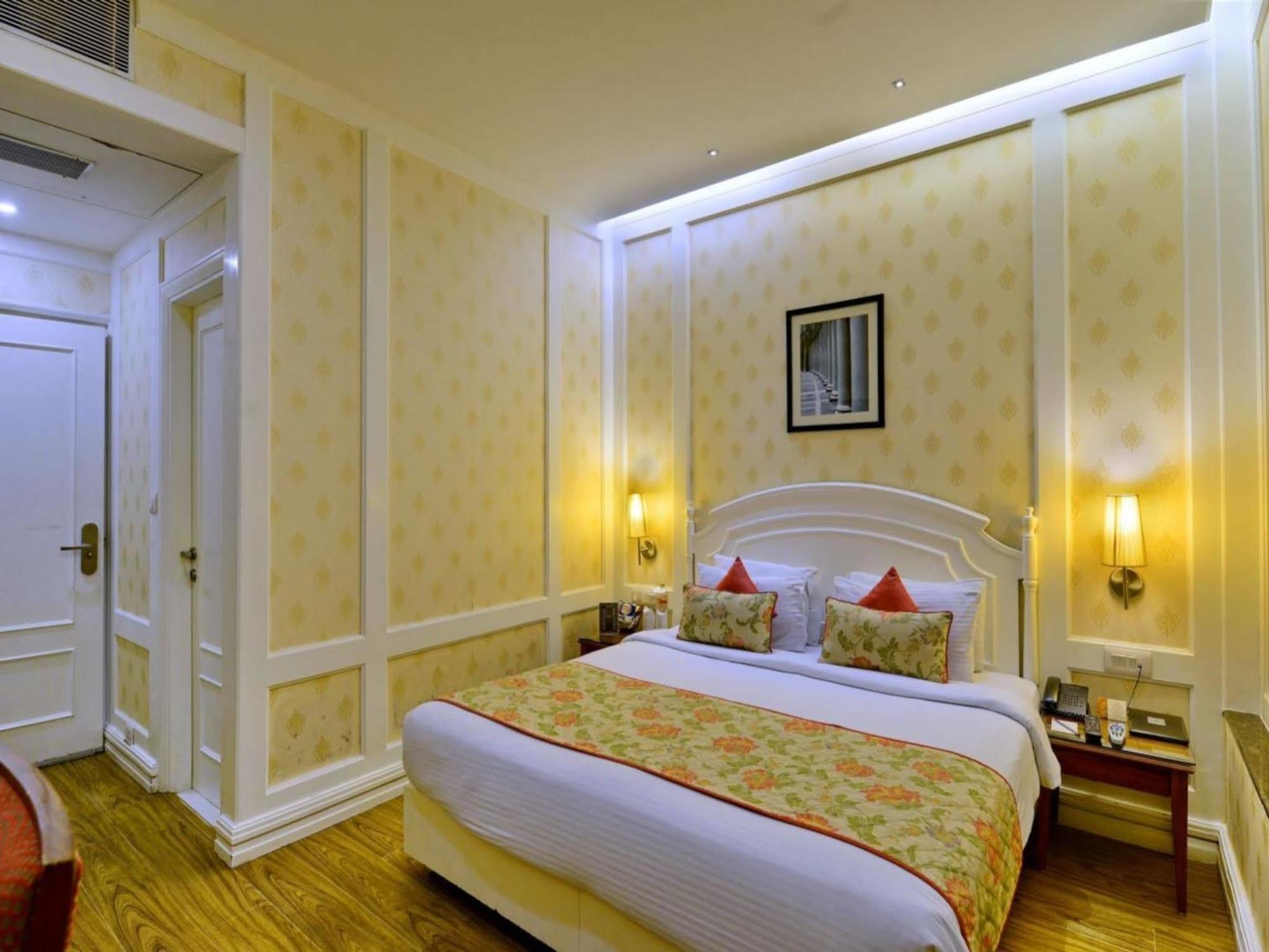 Hotel Bright New Delhi Bagian luar foto